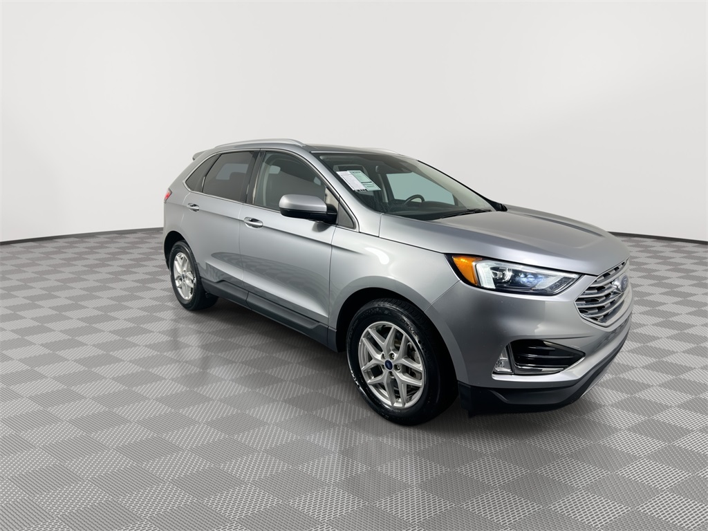 2022 Ford Edge SEL photo 2