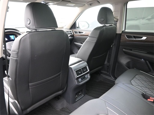 2025 Volkswagen Atlas SEL Premium R-Line photo 12