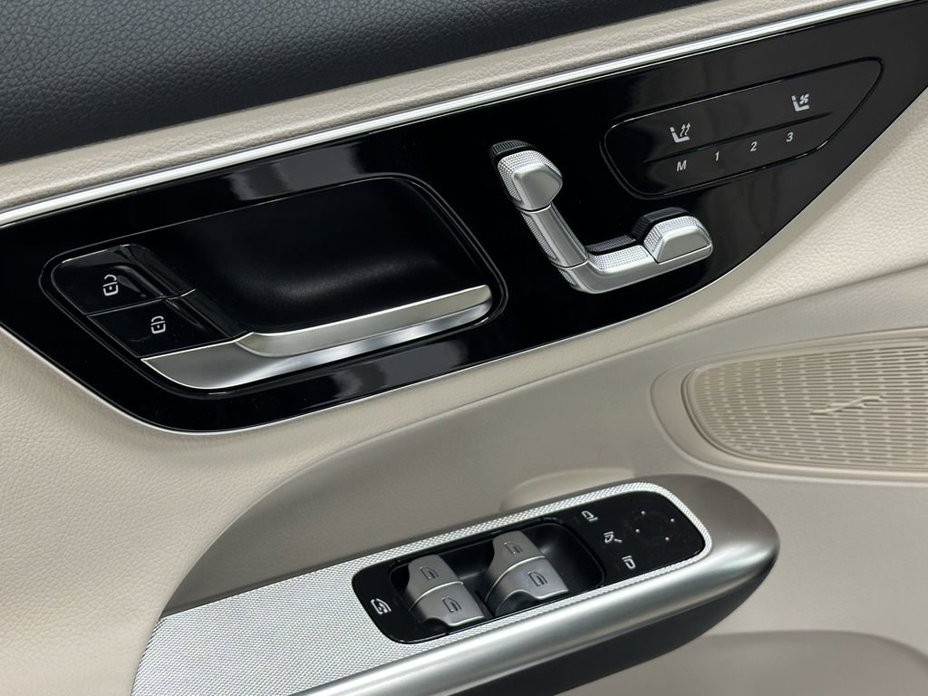 2026 Mercedes Benz GLC 300 photo 12