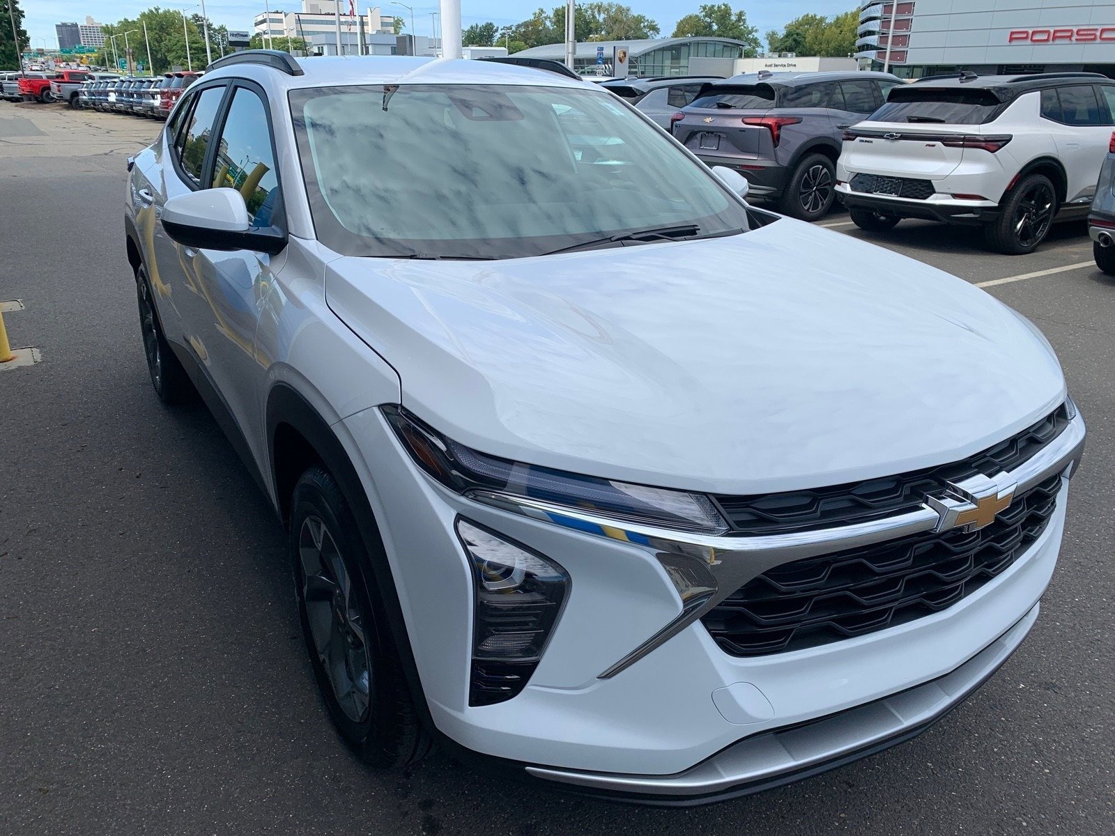 2025 Chevrolet Trax LT photo 3