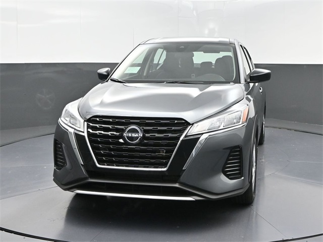 2025 Nissan Kicks Play S photo 2