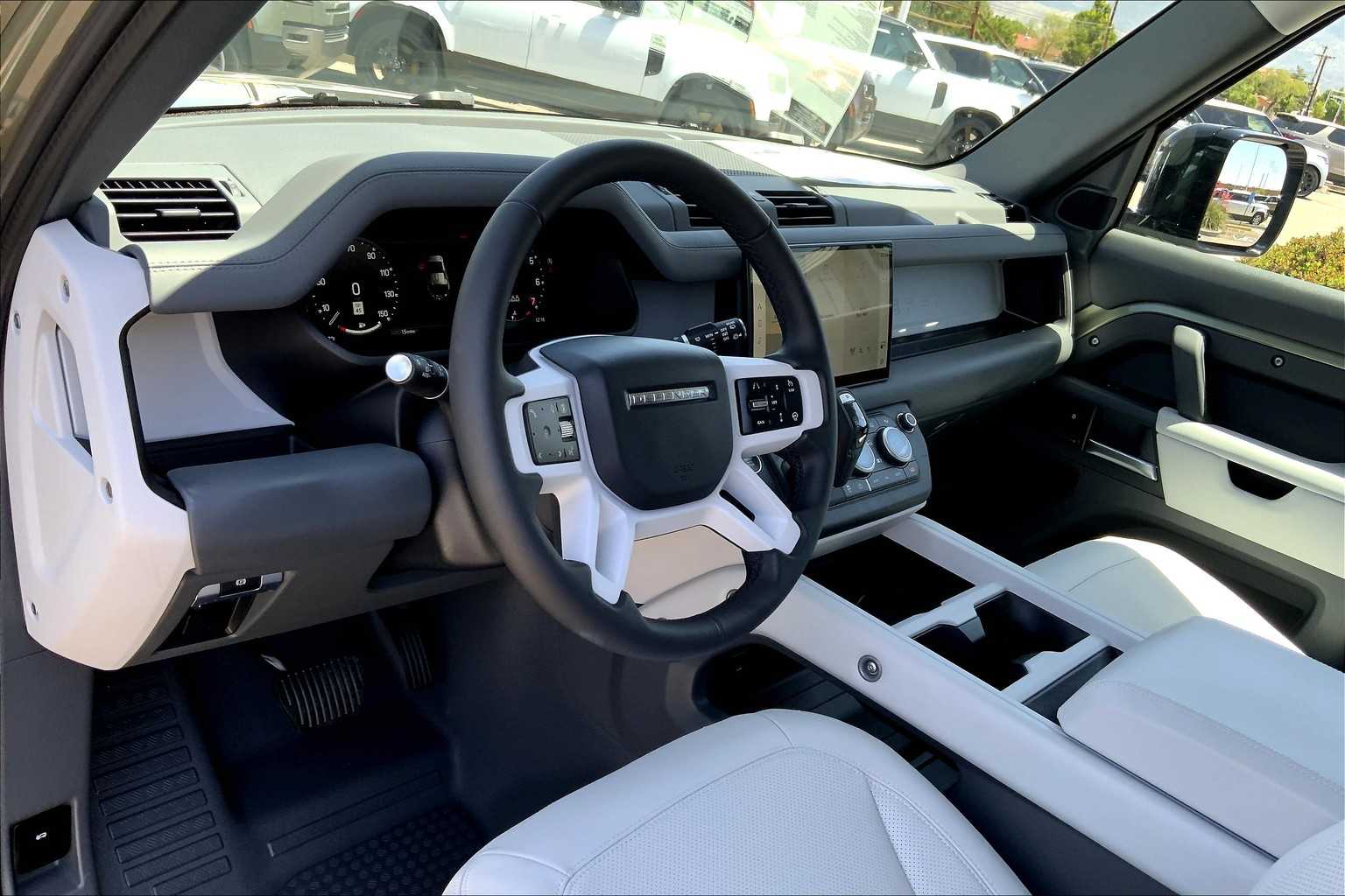 2025 Land Rover Defender 110 S photo 8
