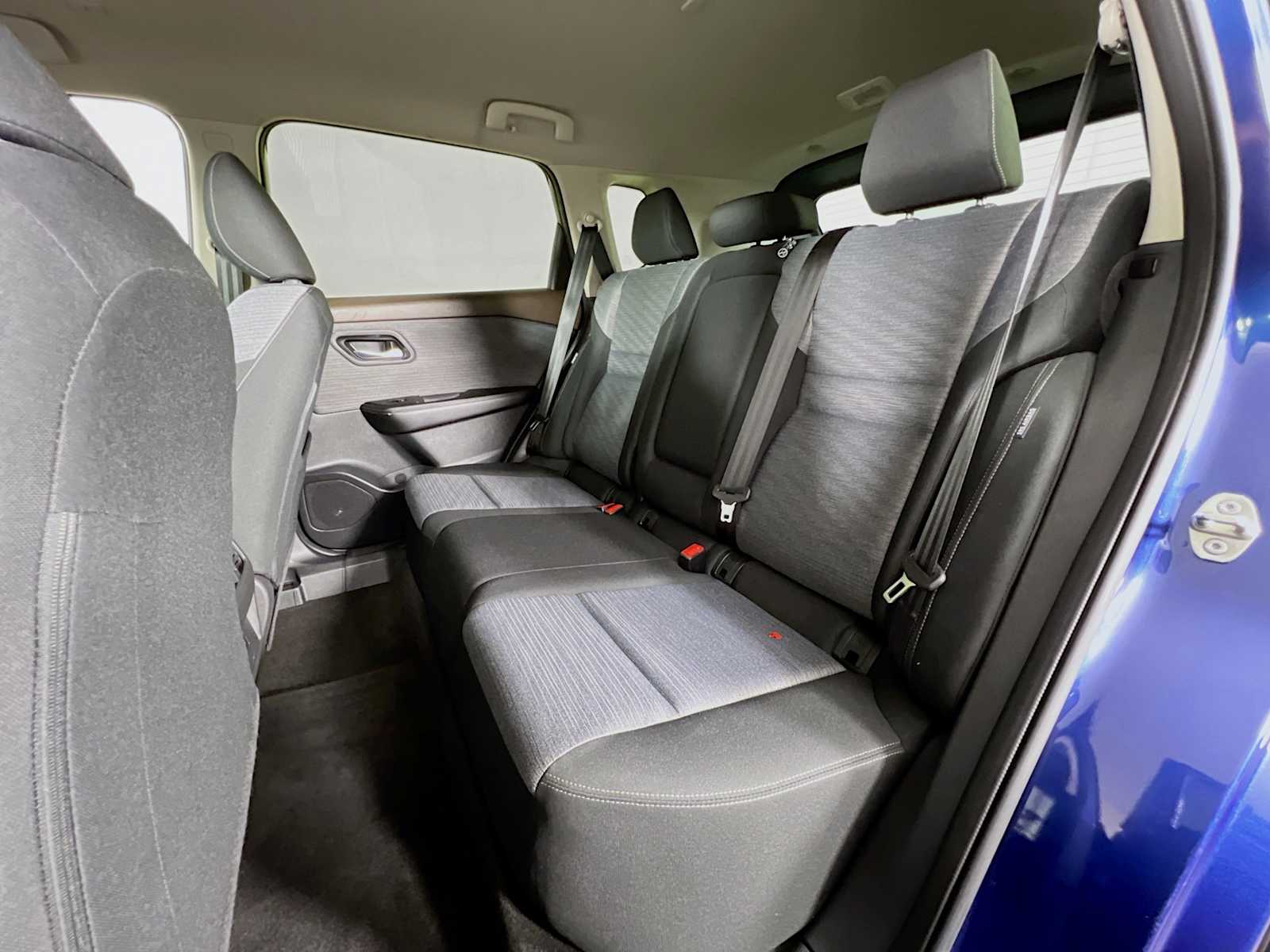 2023 Nissan Rogue SV photo 23