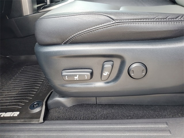 2017 Toyota 4Runner SR5 Premium photo 14