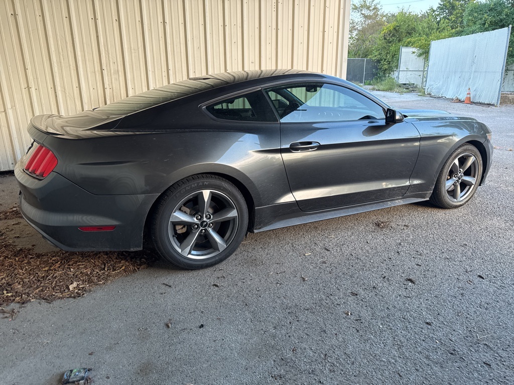 2016 Ford Mustang V6 photo 12