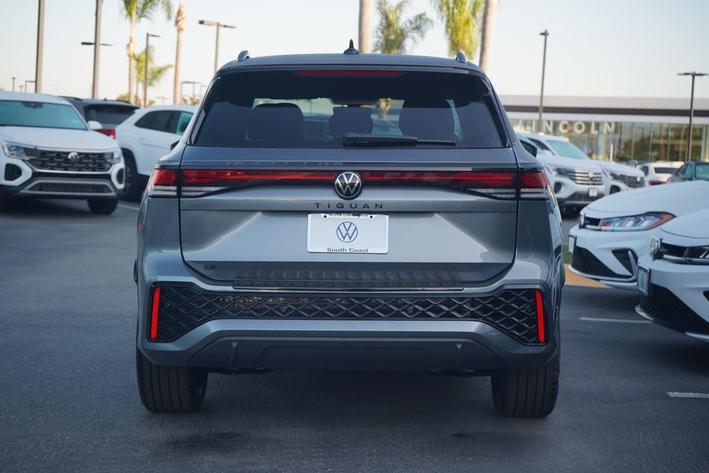 2026 Volkswagen Tiguan SE R-Line Black photo 4