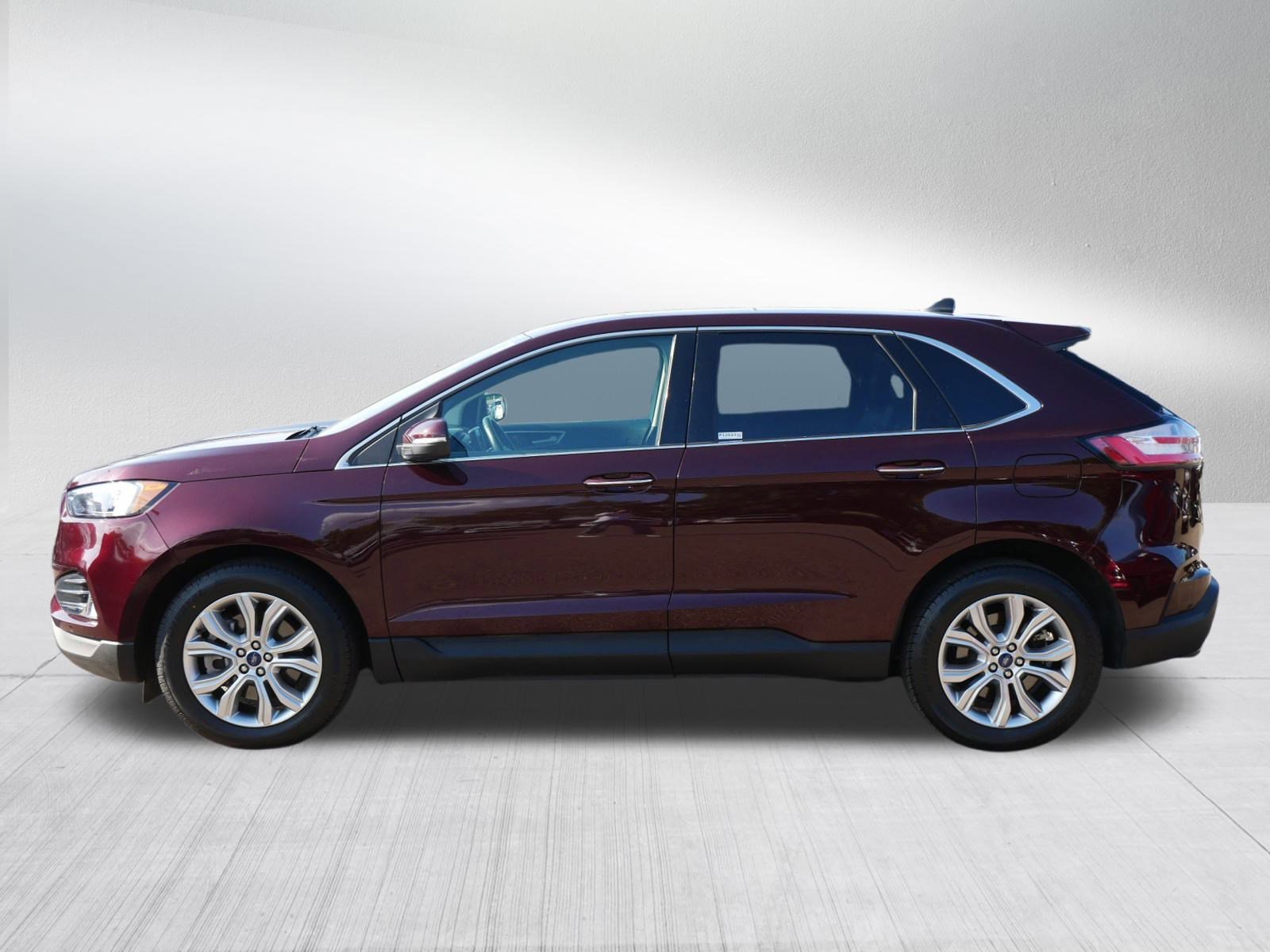 2022 Ford Edge Titanium photo 4
