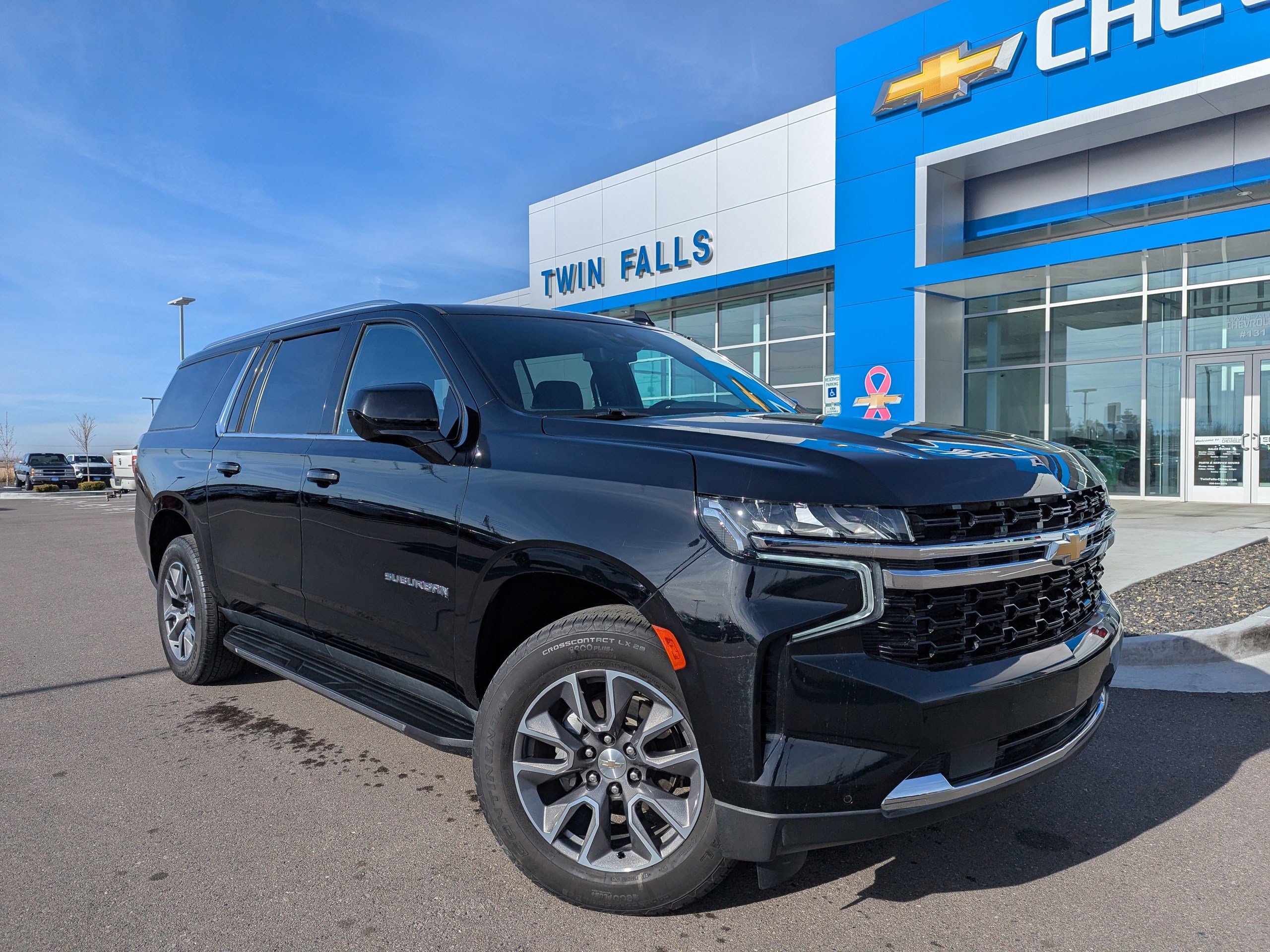 2023 Chevrolet Suburban LS's photo