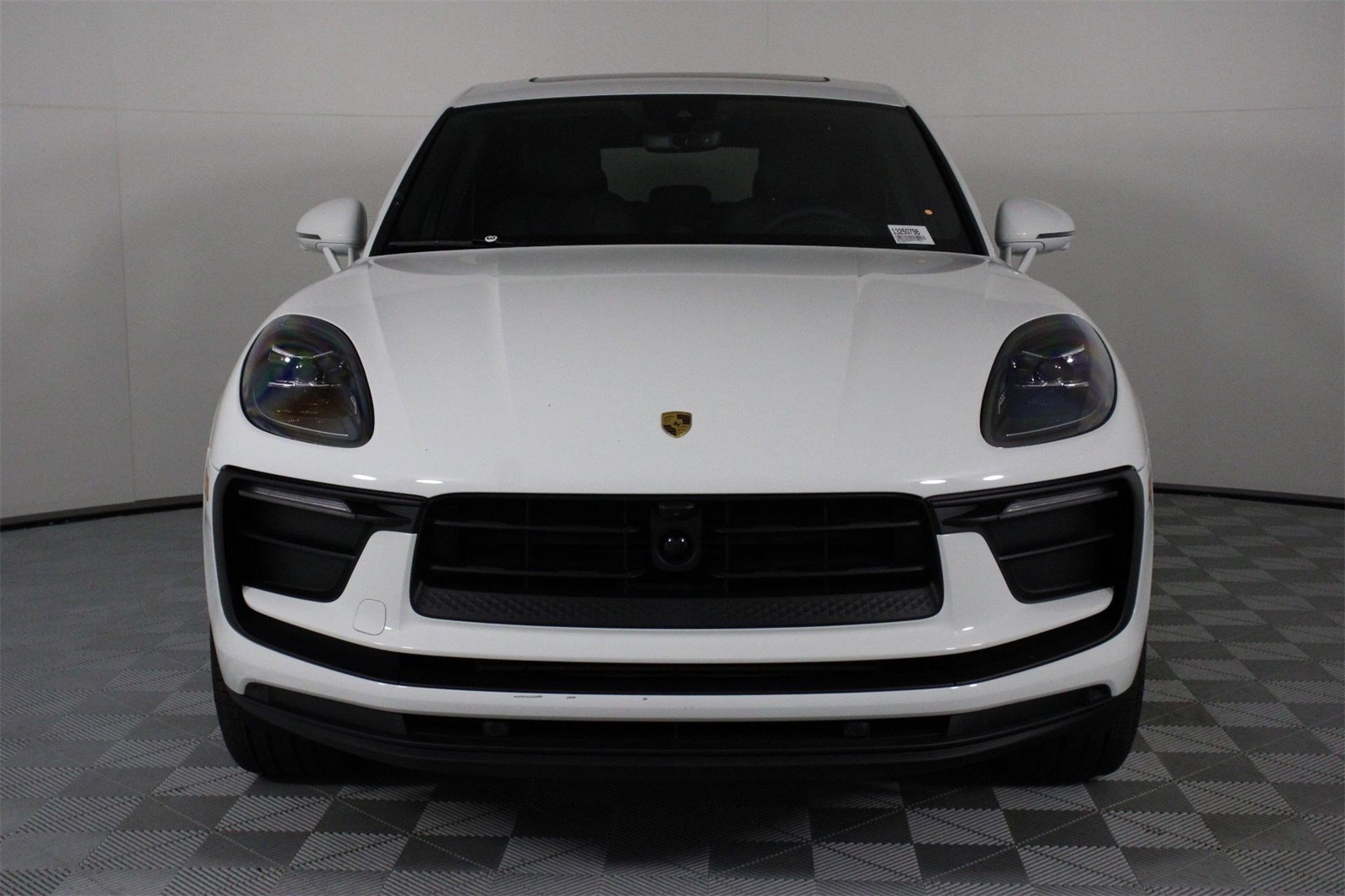 2025 Porsche Macan T photo 10