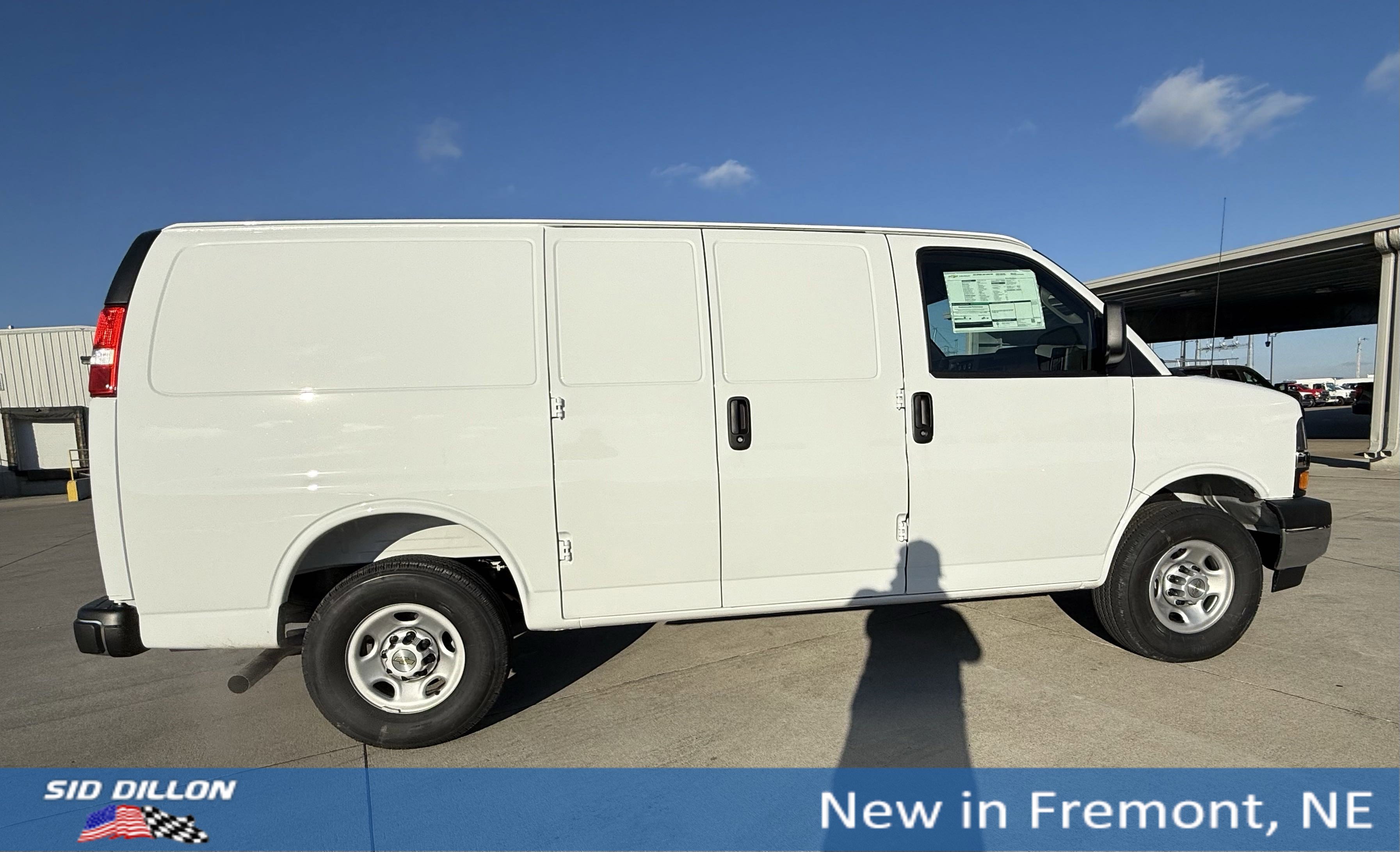 2025 Chevrolet Express Cargo 2500 photo 3