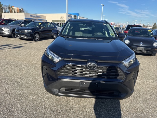 2025 Toyota RAV4 XLE photo 3