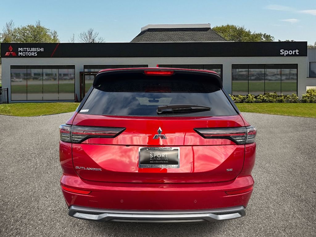 2025 Mitsubishi Outlander SE photo 2