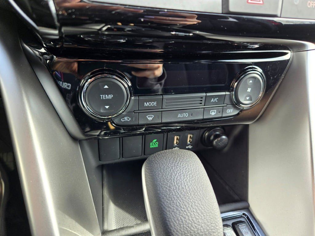 2025 Mitsubishi Eclipse Cross LE photo 16