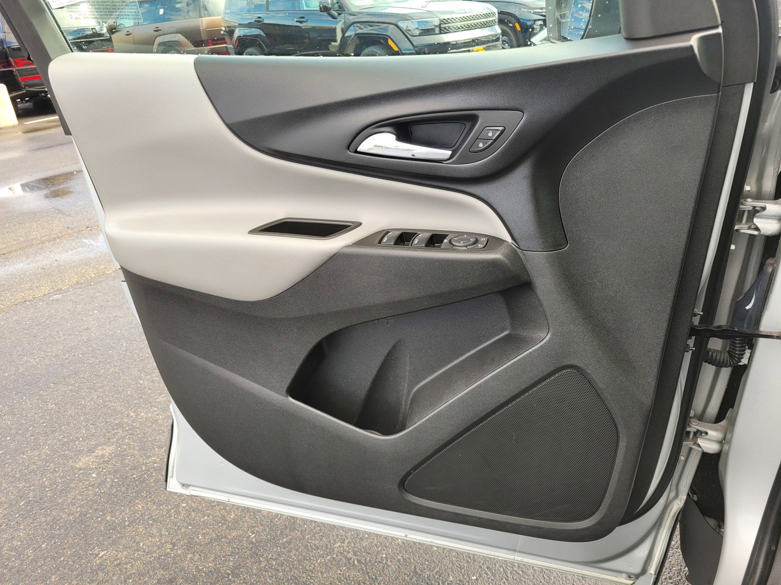 2021 Chevrolet Equinox LS photo 26