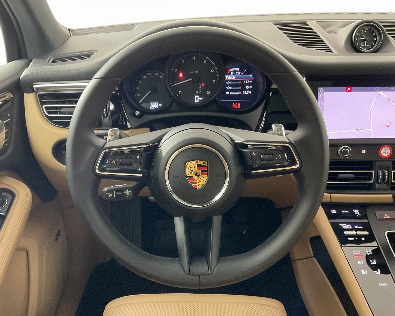2024 Porsche Macan T photo 15