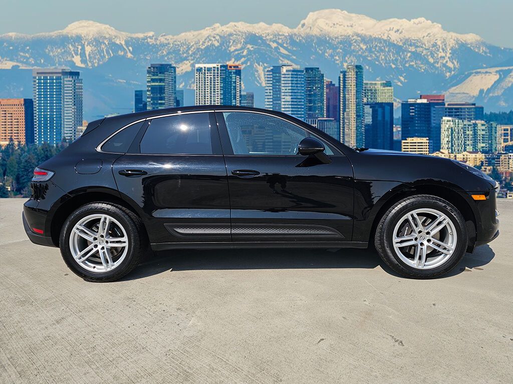 2024 Porsche Macan T photo 9