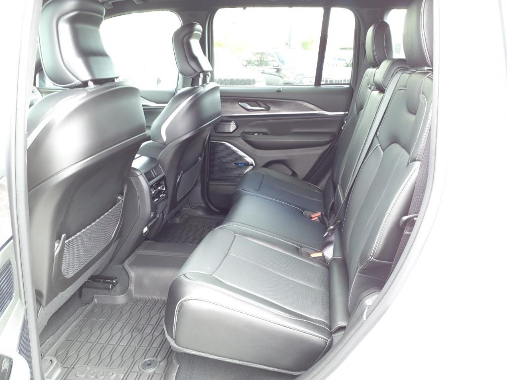 2024 Jeep Cherokee Overland 4xe photo 27