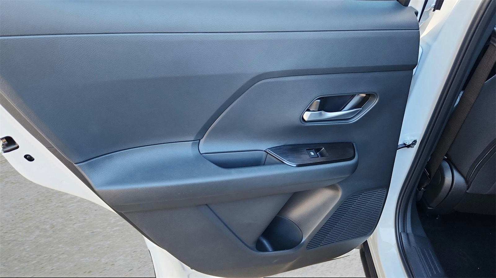 2025 Nissan Kicks SV photo 21