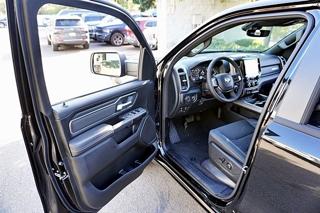 New 2026 Diamond Black Crystal Pearl-Coat Exterior Paint RAM Big Horn/Lone Star image 41