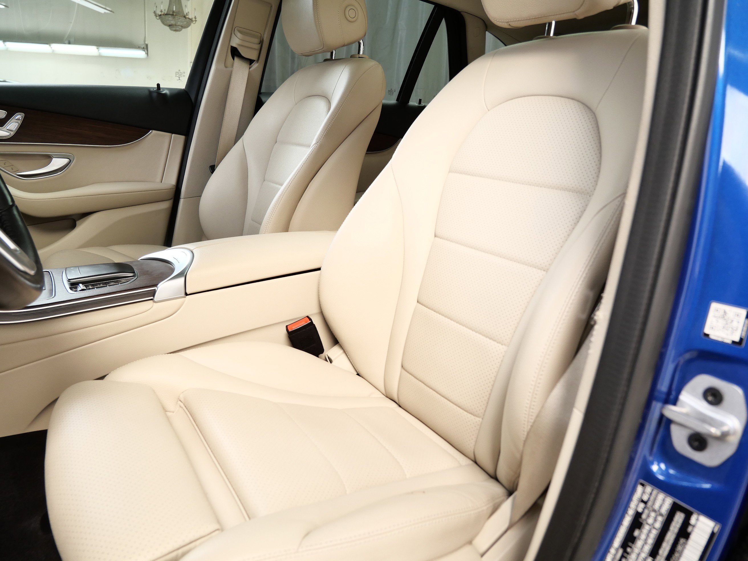 2022 Mercedes Benz GLC 300 4MATIC photo 2