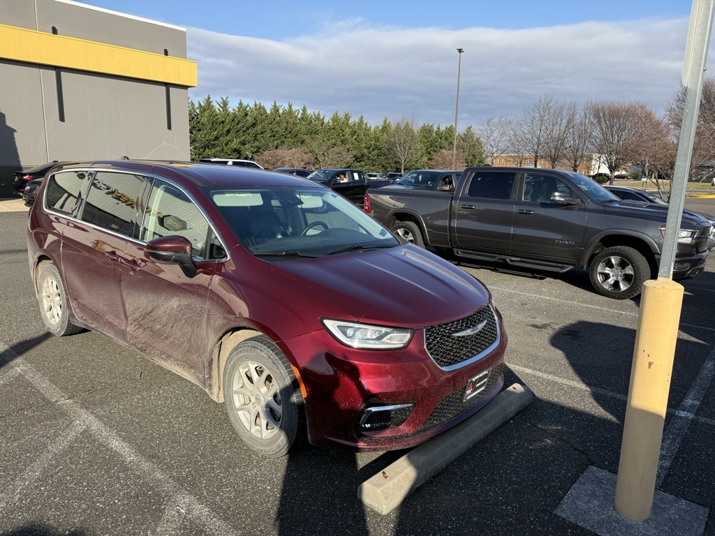 2023 Chrysler Pacifica Touring L's photo