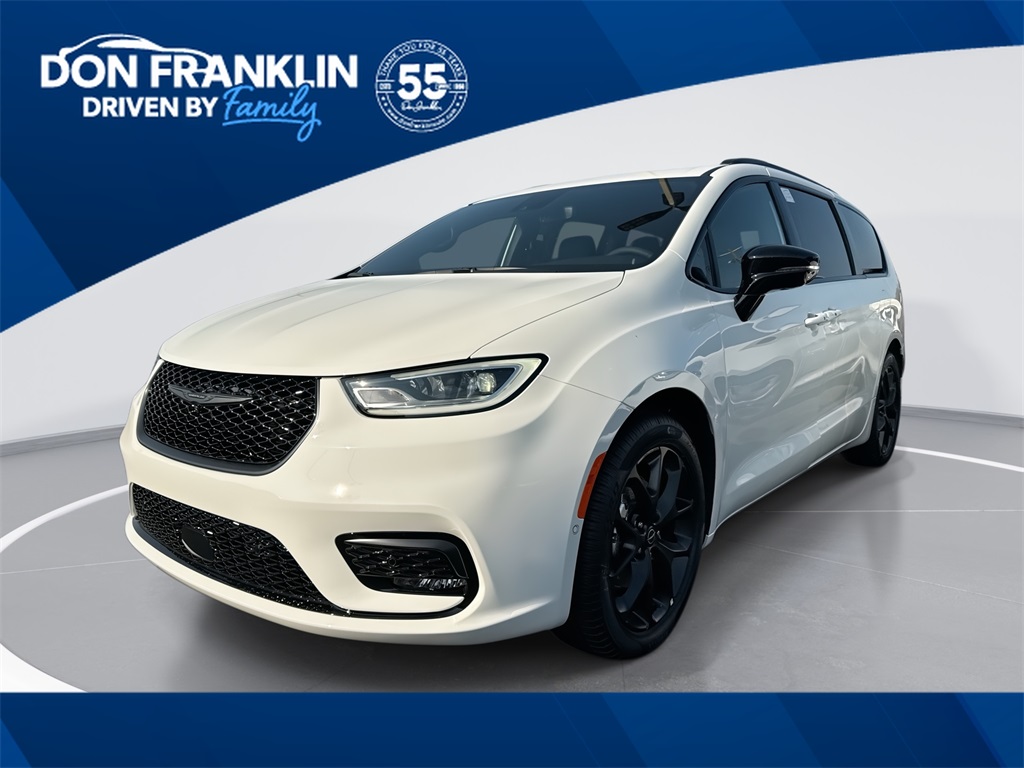 2026 Chrysler Pacifica Limited's photo