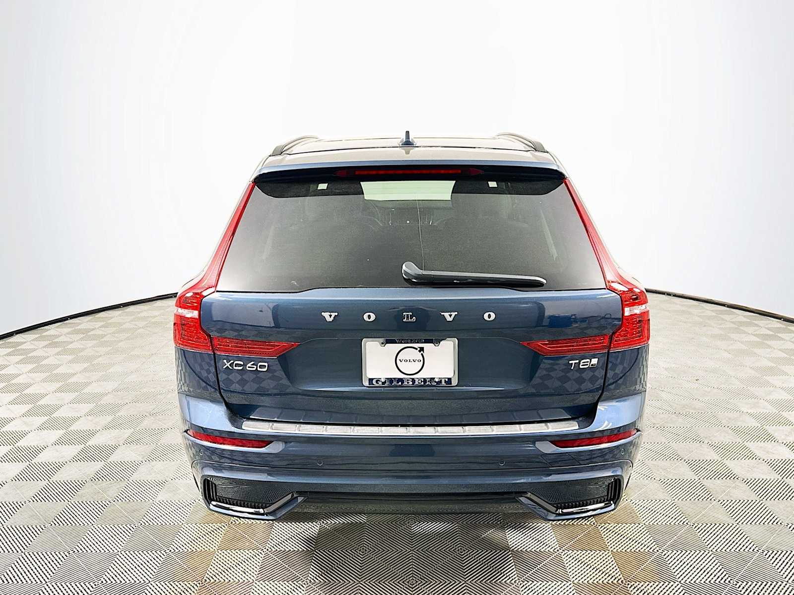 2025 Volvo XC60 T8 Plus photo 6