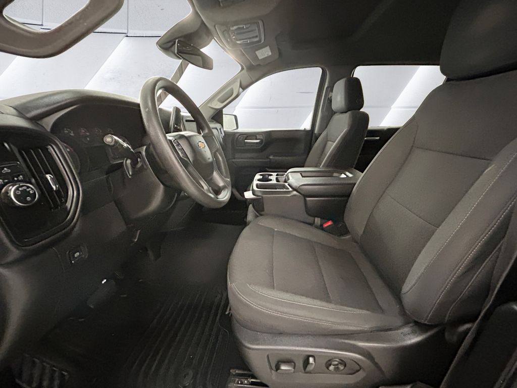 2023 Chevrolet Silverado 1500 Custom photo 4