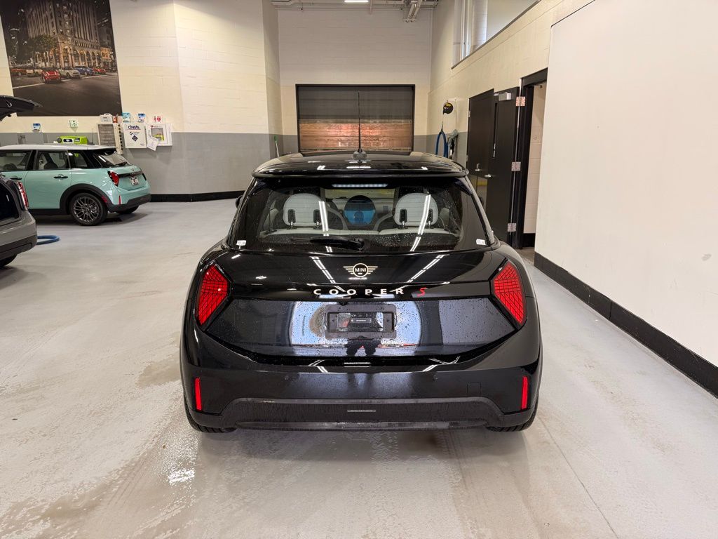 2025 Mini Cooper 2 Door Hardtop S Iconic photo 3