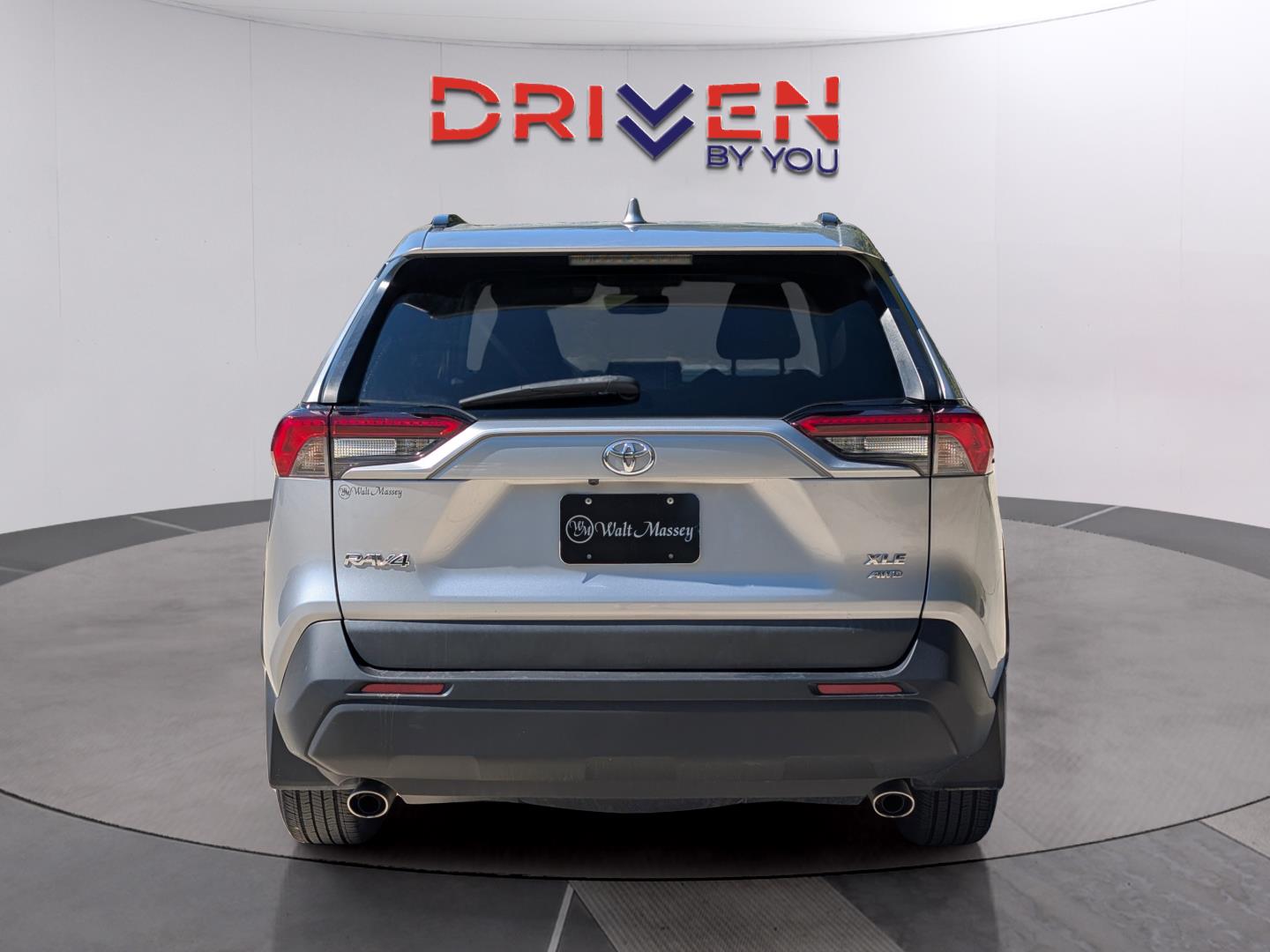 2020 Toyota RAV4 XLE photo 4