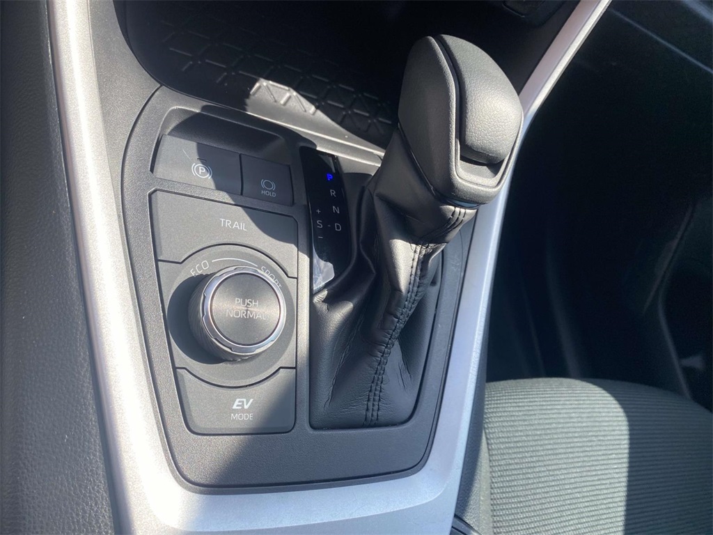 2024 Toyota RAV4 Hybrid LE photo 18