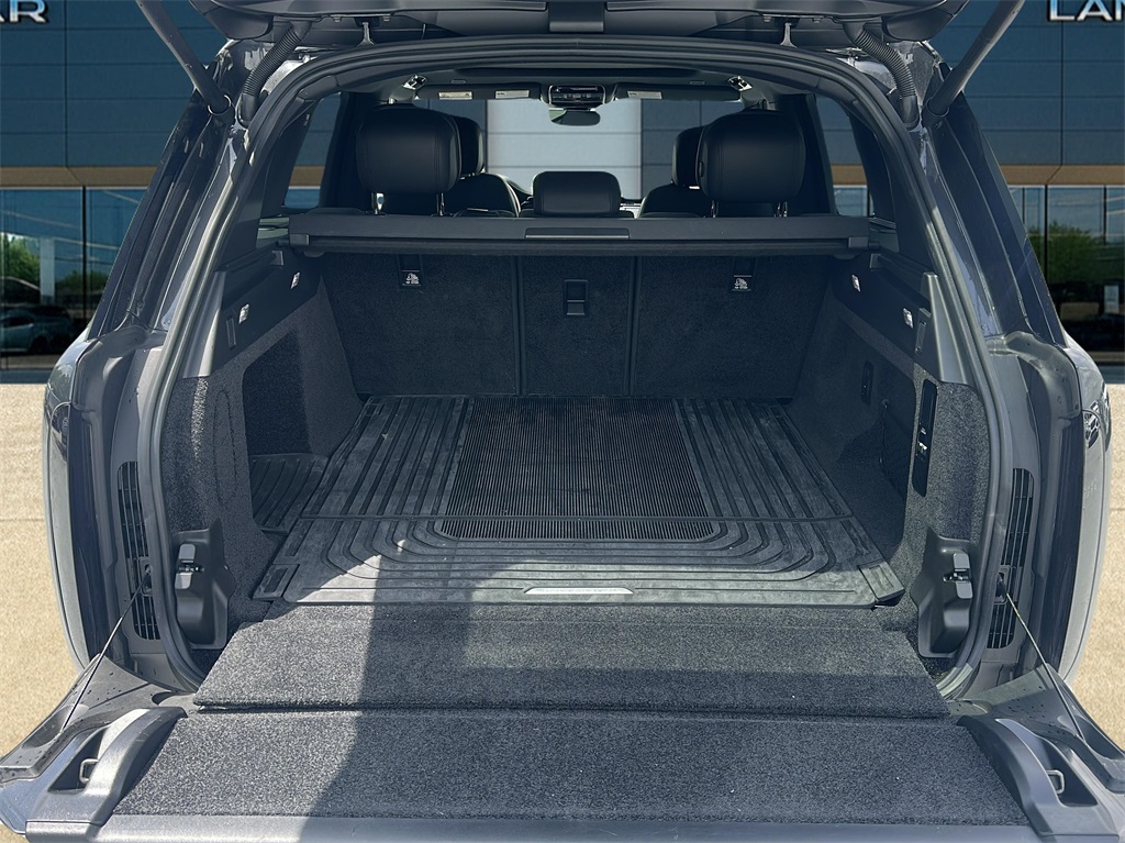 2024 Land Rover Range Rover SE photo 5