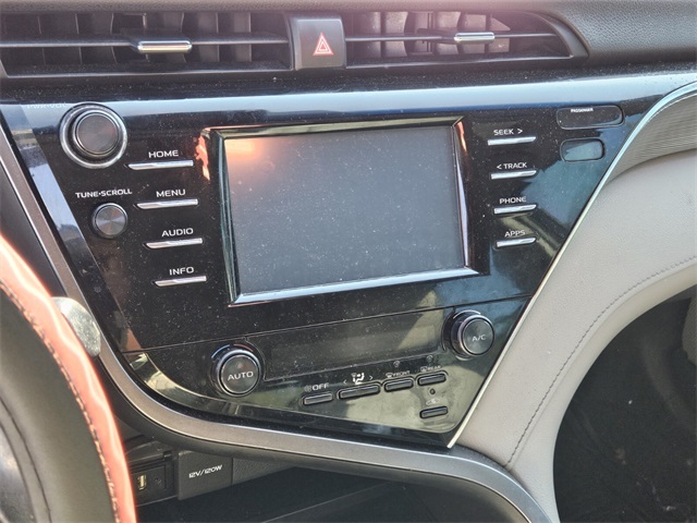 2018 Toyota Camry SE photo 16