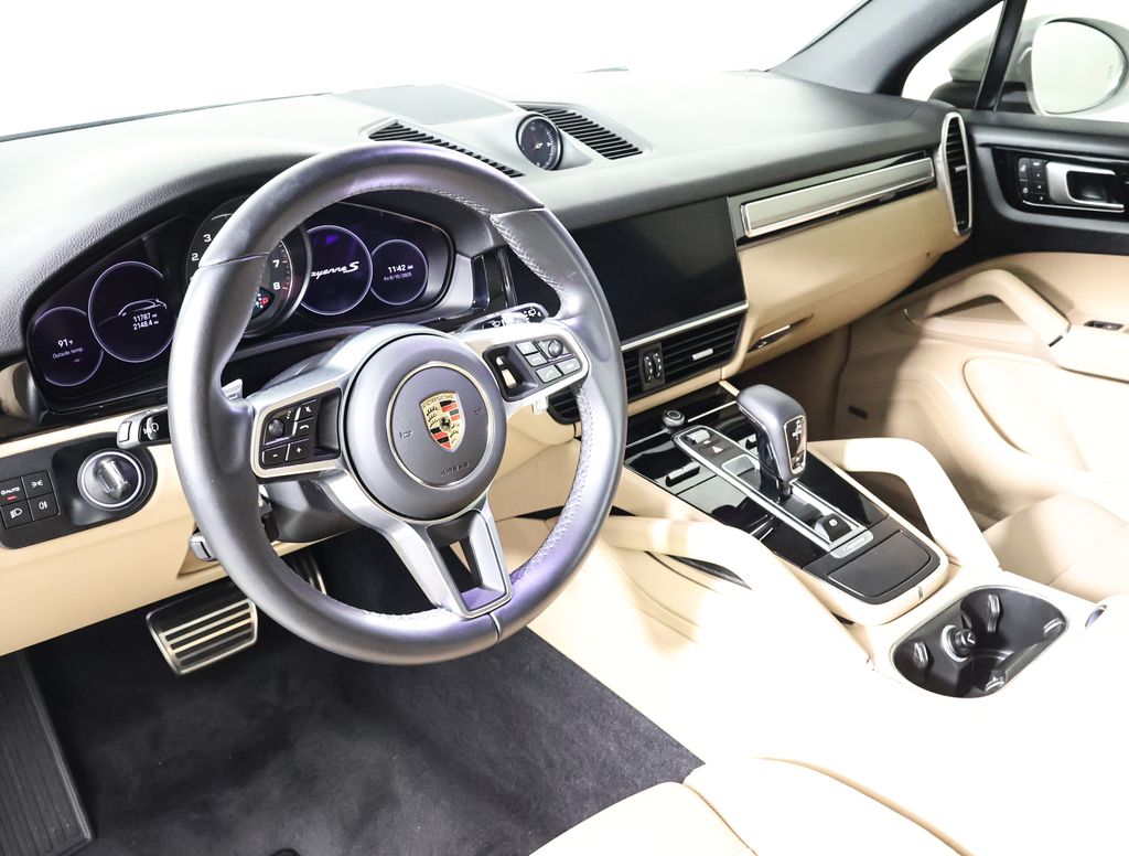 2023 Porsche Cayenne S Platinum Edition photo 6