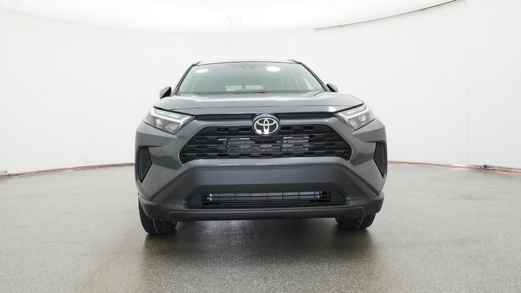 2025 Toyota RAV4 XLE photo 3