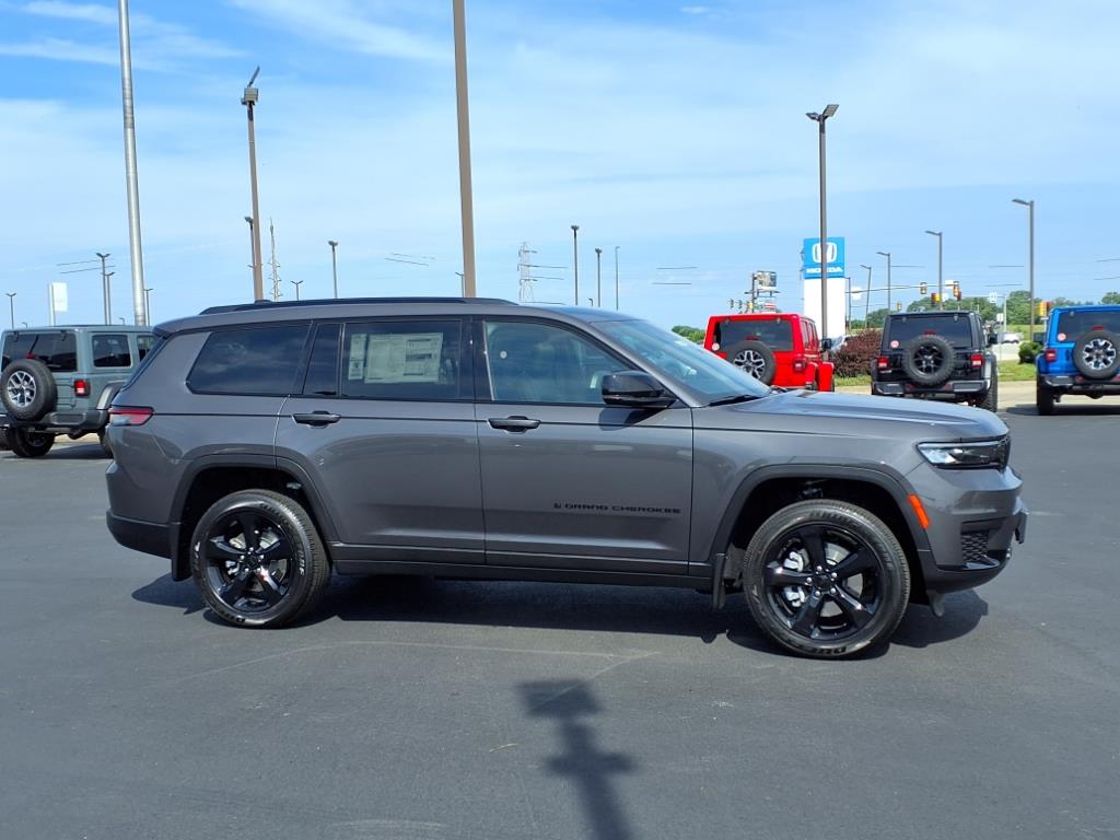 2025 Jeep Grand Cherokee Altitude X photo 2