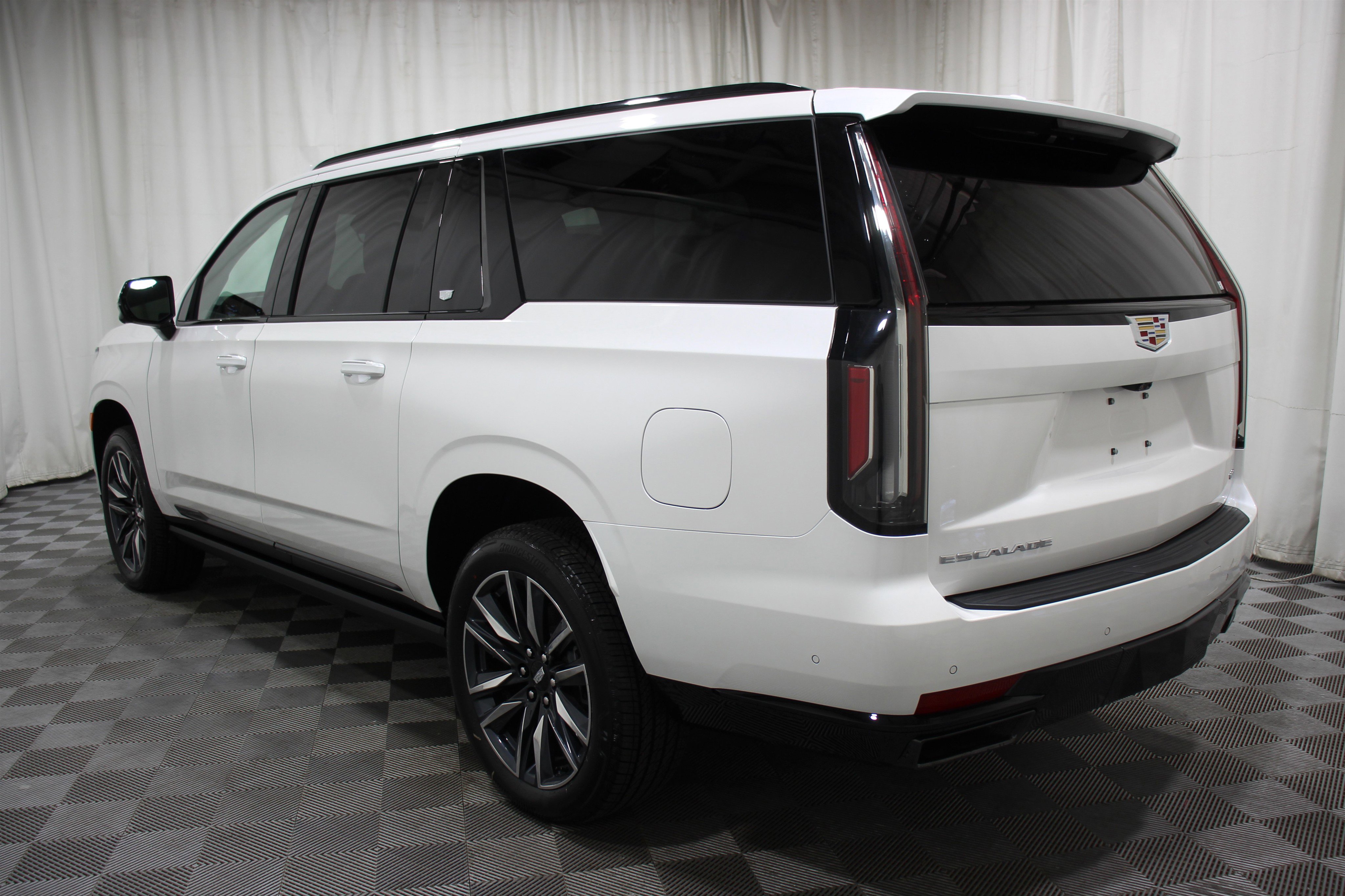 2024 Cadillac Escalade ESV Sport Platinum photo 28