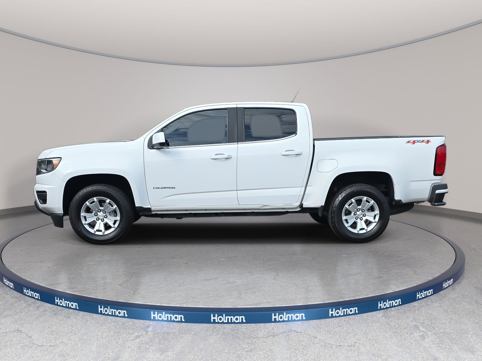 2018 Chevrolet Colorado LT photo 2