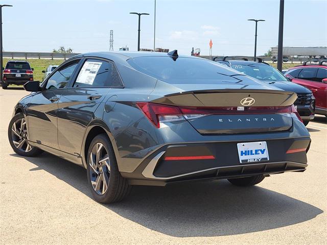 2025 Hyundai Elantra SEL Sport photo 3