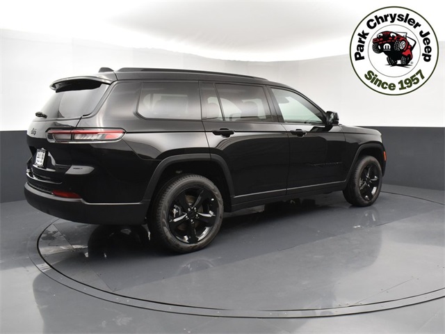 2025 Jeep Grand Cherokee Limited photo 3