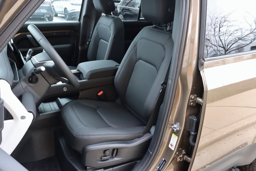 2025 LAND ROVER DEFENDER - Image 11