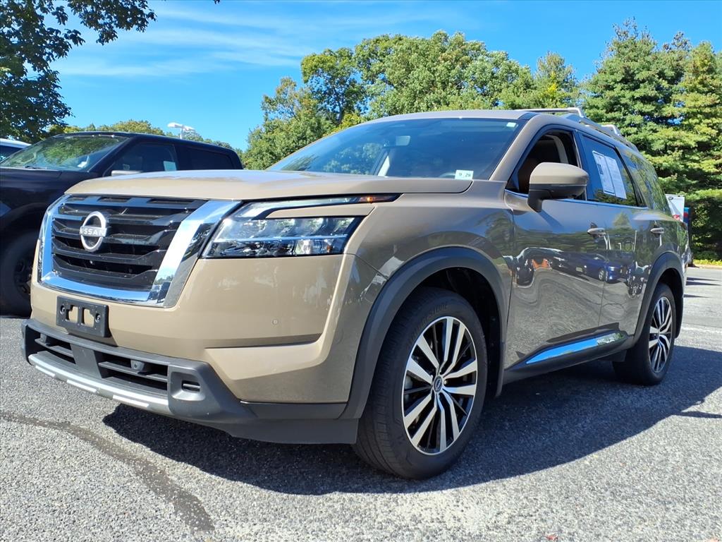 2023 Nissan Pathfinder Platinum photo 4