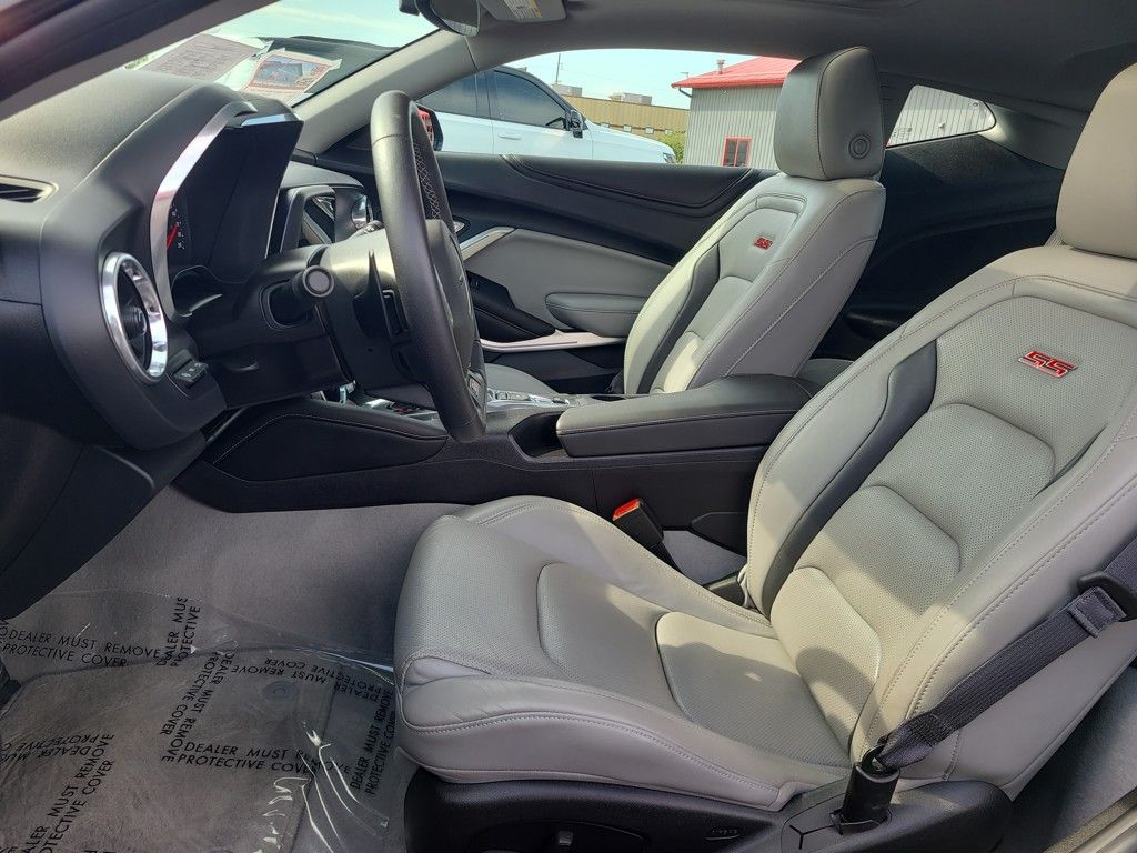 2016 Chevrolet Camaro 2SS photo 17