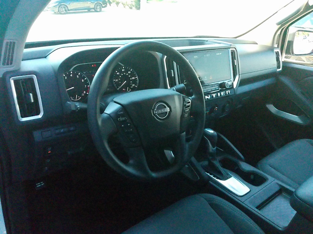 2025 Nissan Frontier SV photo 10