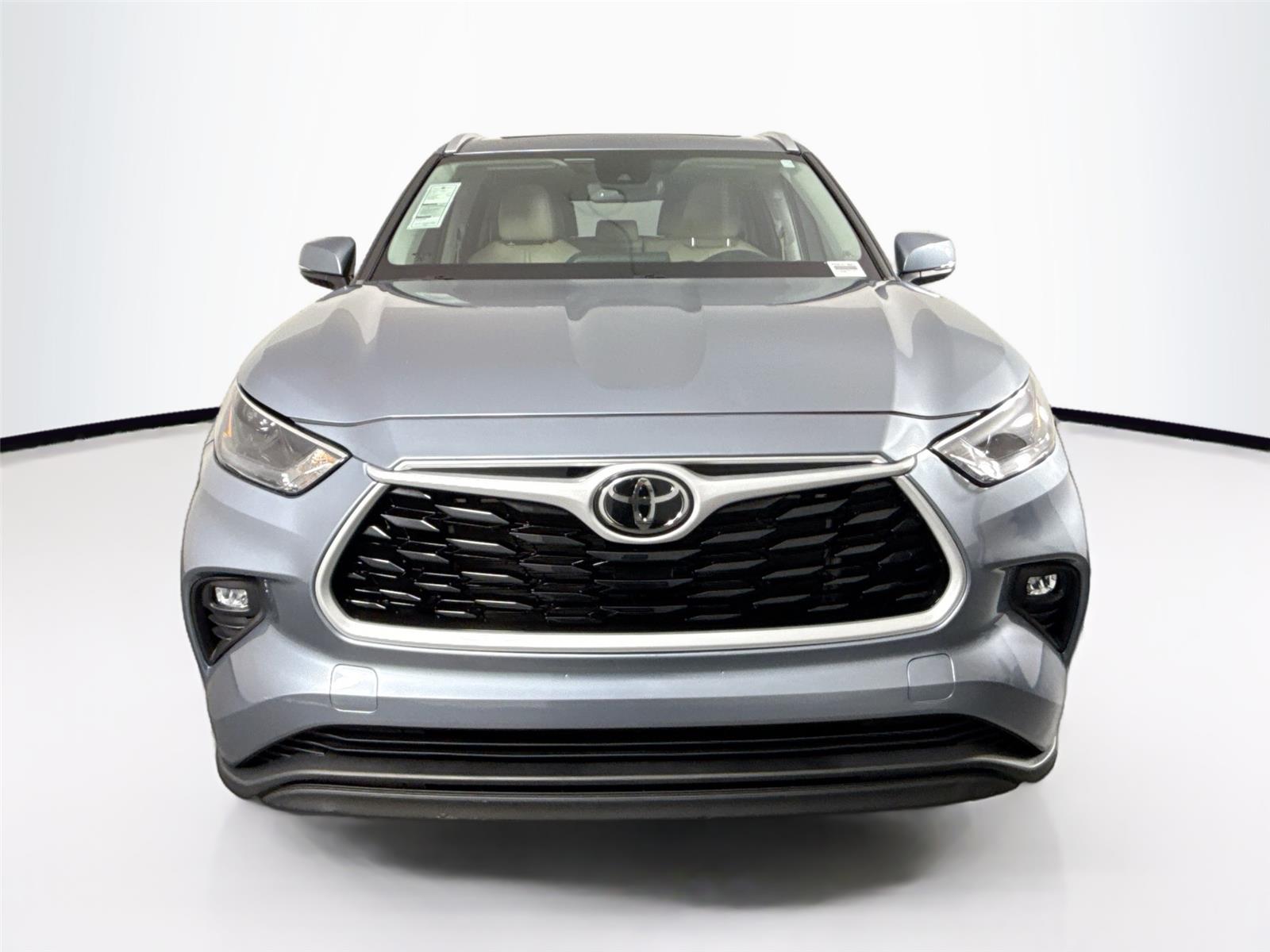 2023 Toyota Highlander XLE photo 3