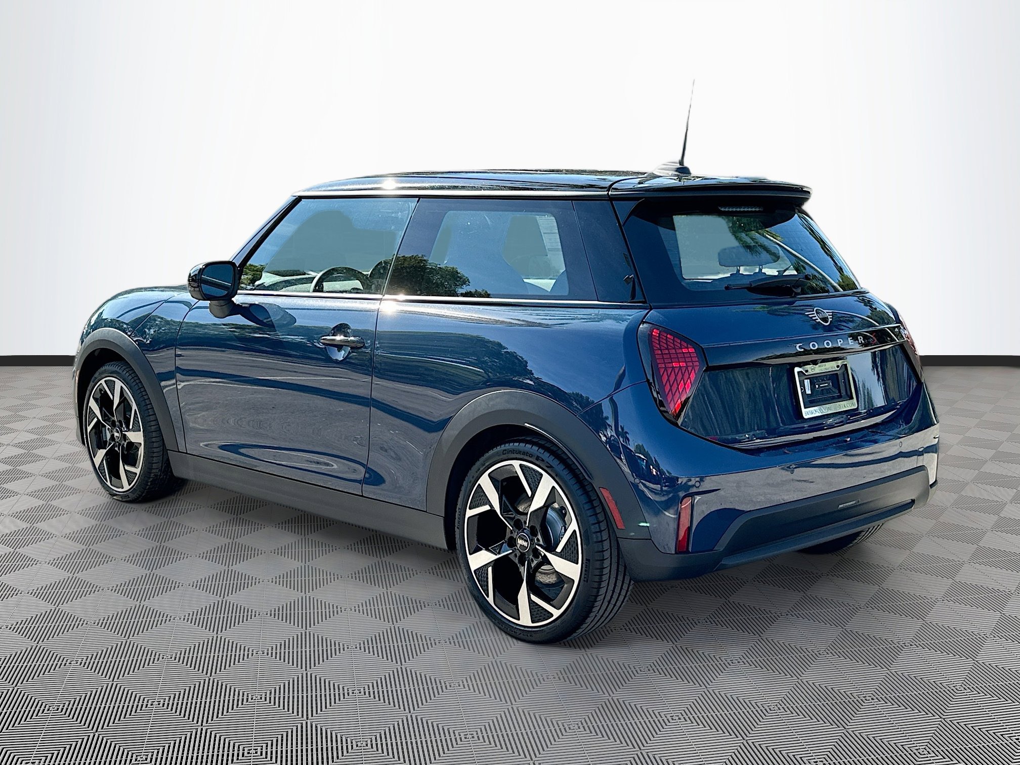 2025 Mini Cooper S Hardtop 2 Door Iconic photo 5