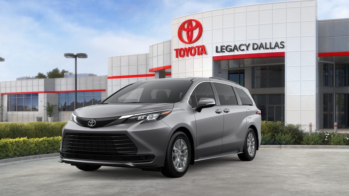 2026 Toyota Sienna LE's photo