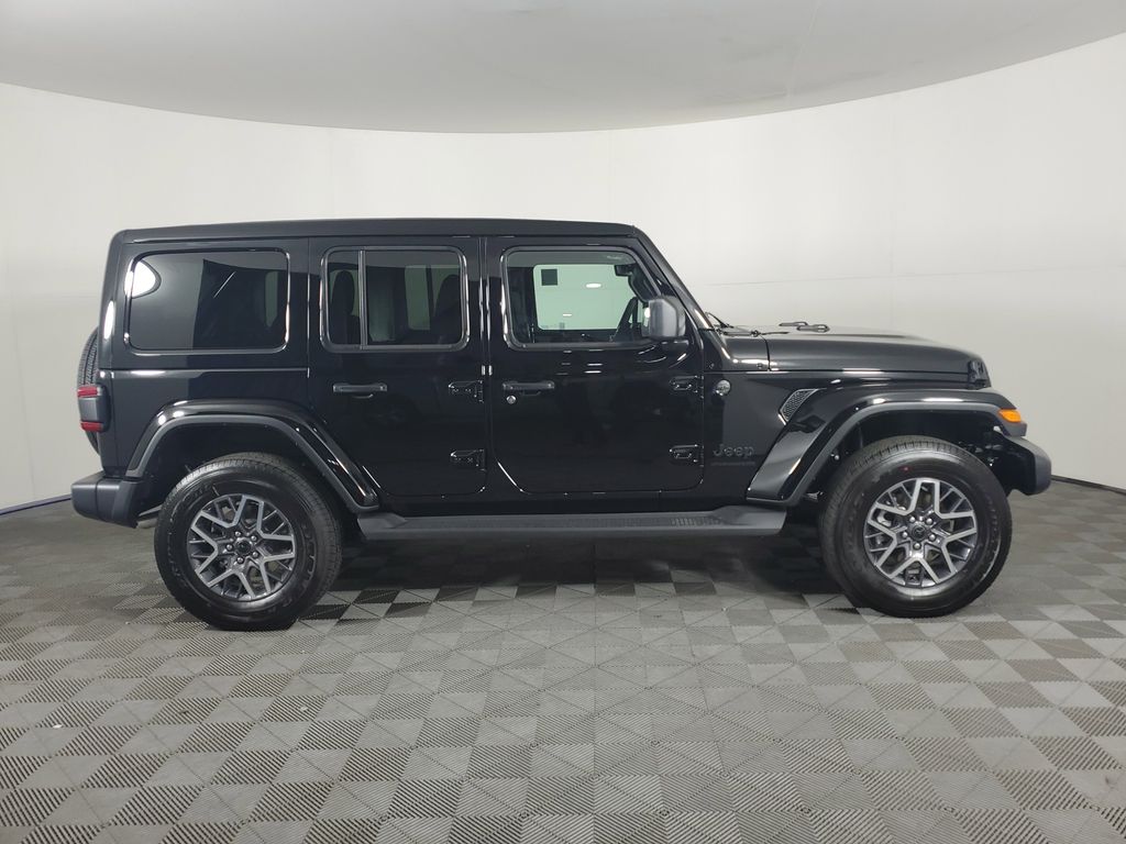 2025 Jeep Wrangler Sahara photo 3