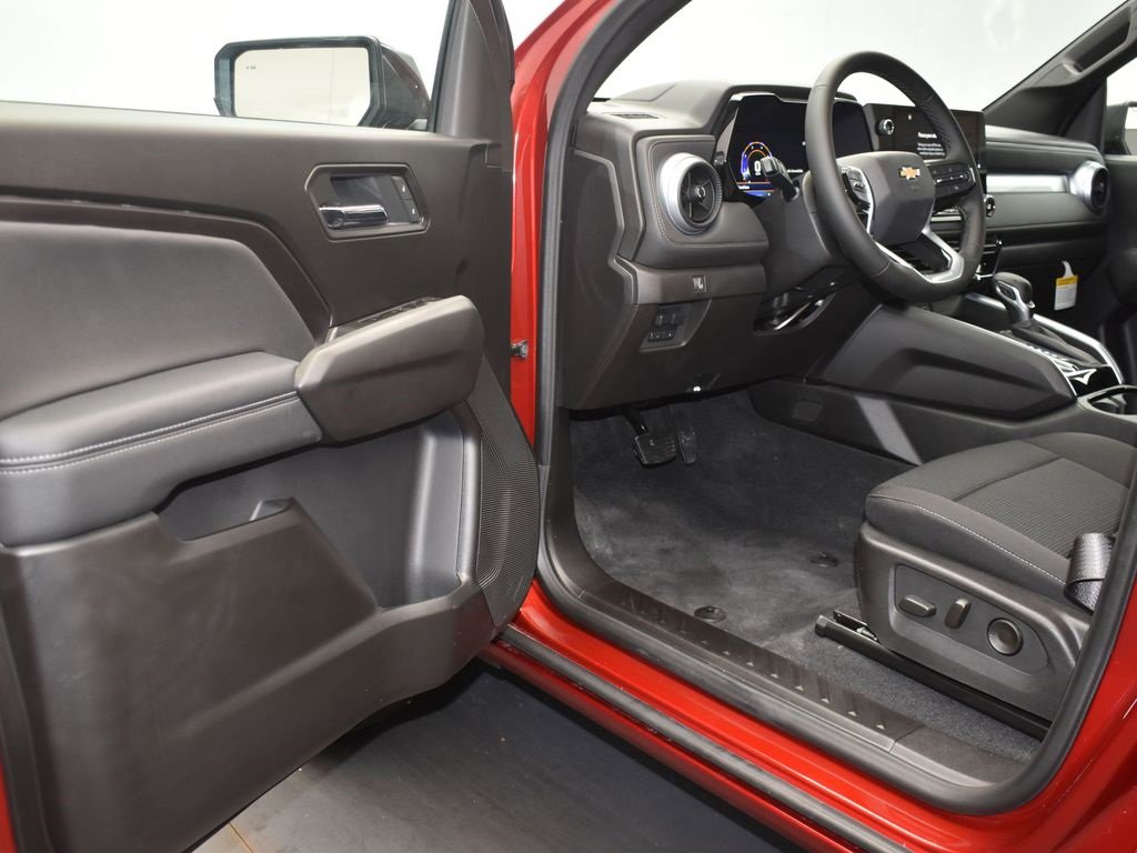 2026 Chevrolet Colorado LT photo 9