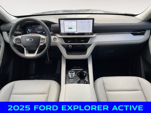 2025 Ford Explorer photo 10